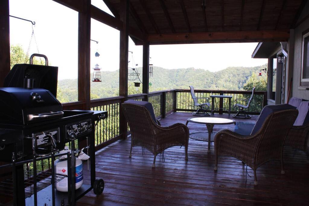 Mountain View/Jacuzzi/ Fire pit/ close to downtown view 5