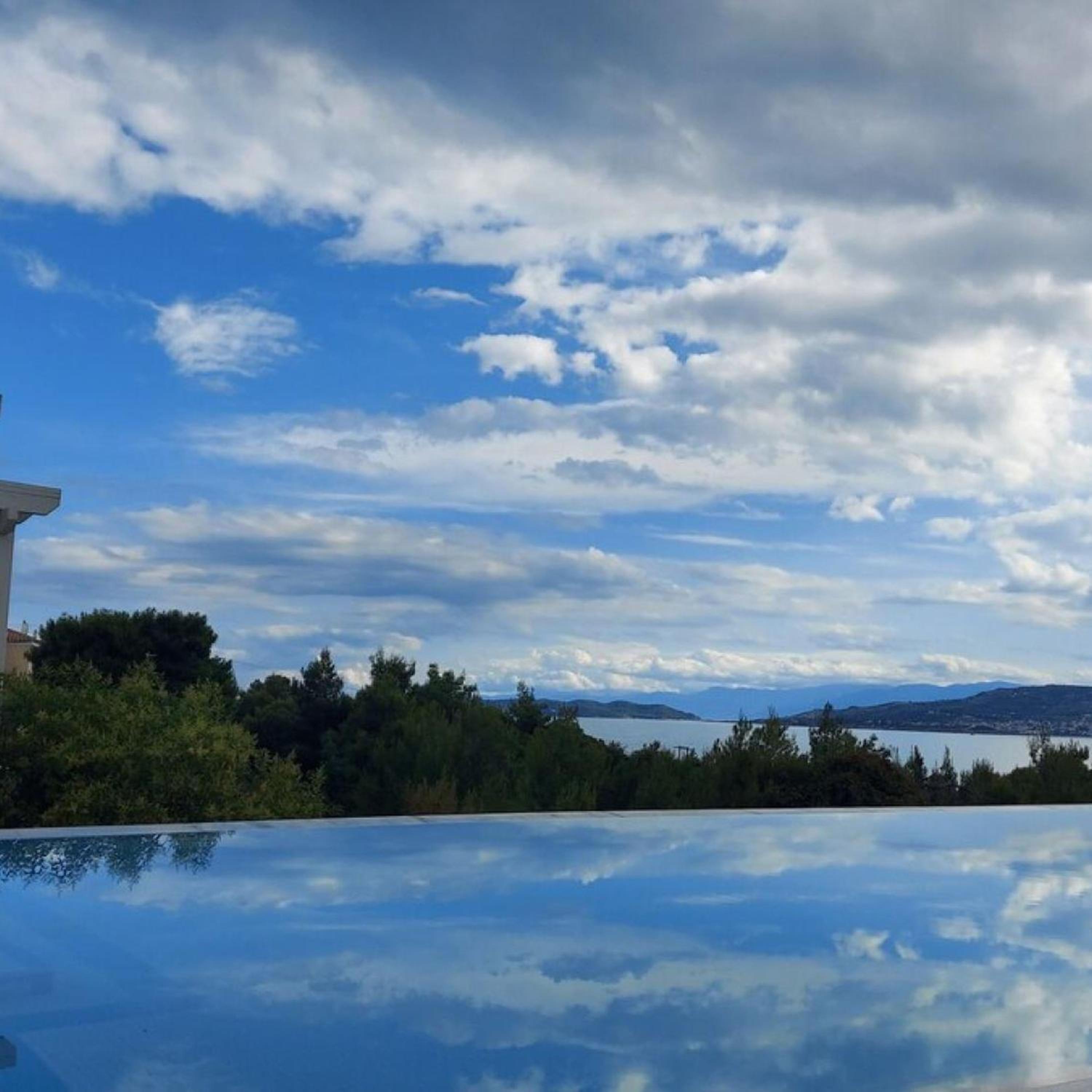 The Aghios Emilianos Dreamvilla wh infinite pool view 2