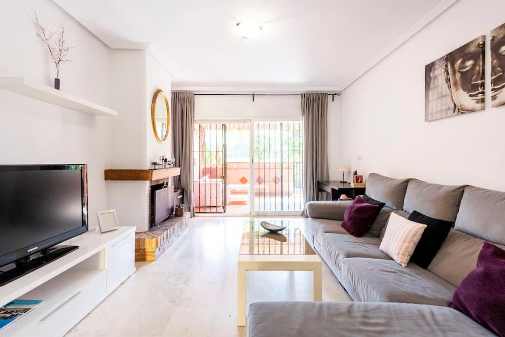 Apartamento en Marbella Guadalmina primera linea de campo de golf Los Cartujanos