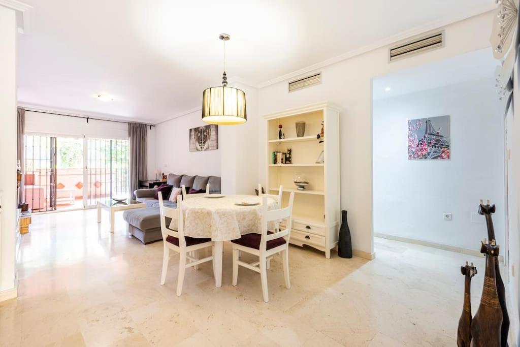 Apartamento en Marbella Guadalmina primera linea de campo de golf Los Cartujanos