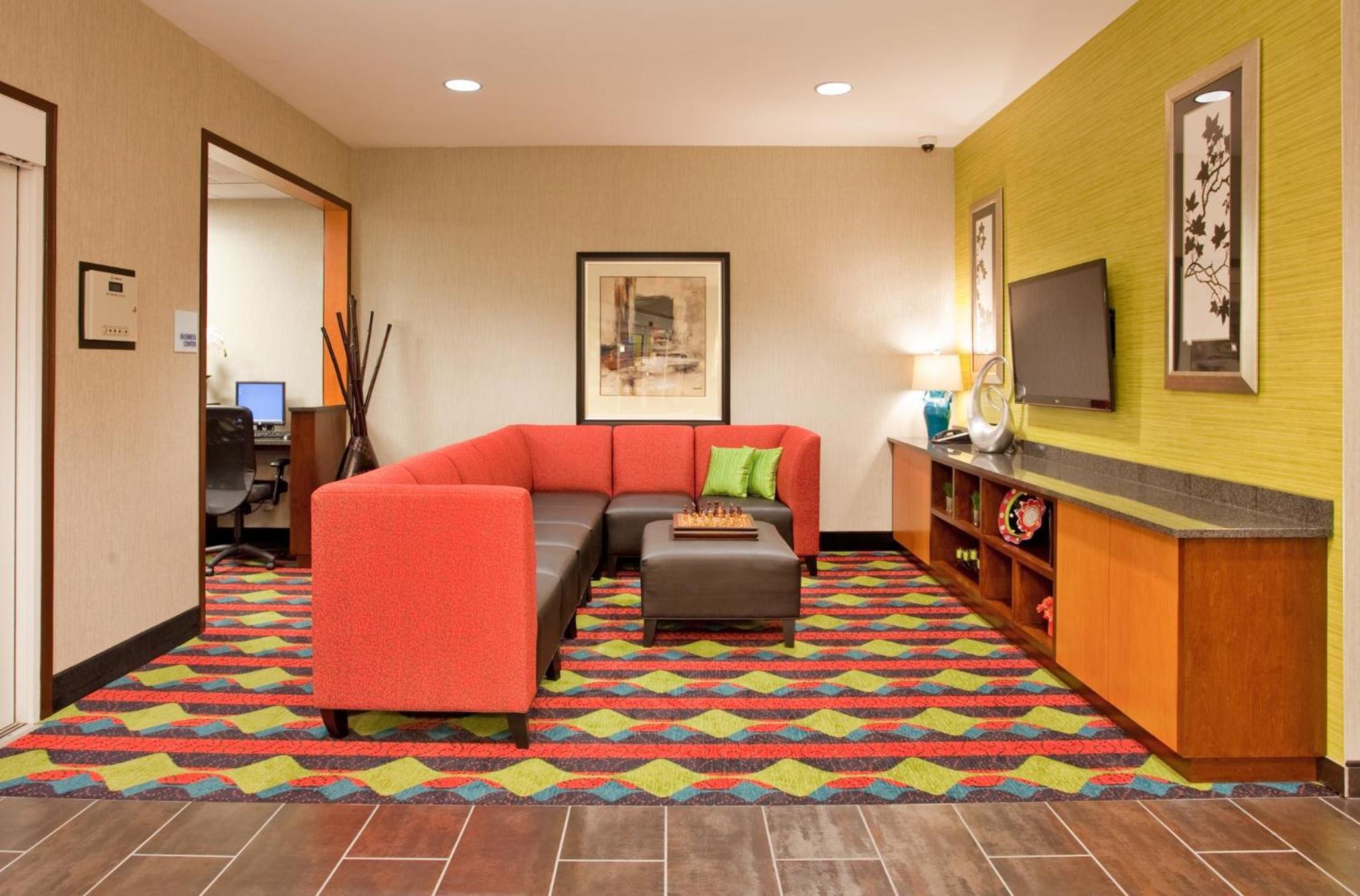 Kearney Vacations - Holiday Inn Express Kearney, an IHG Hotel - Property Image 11