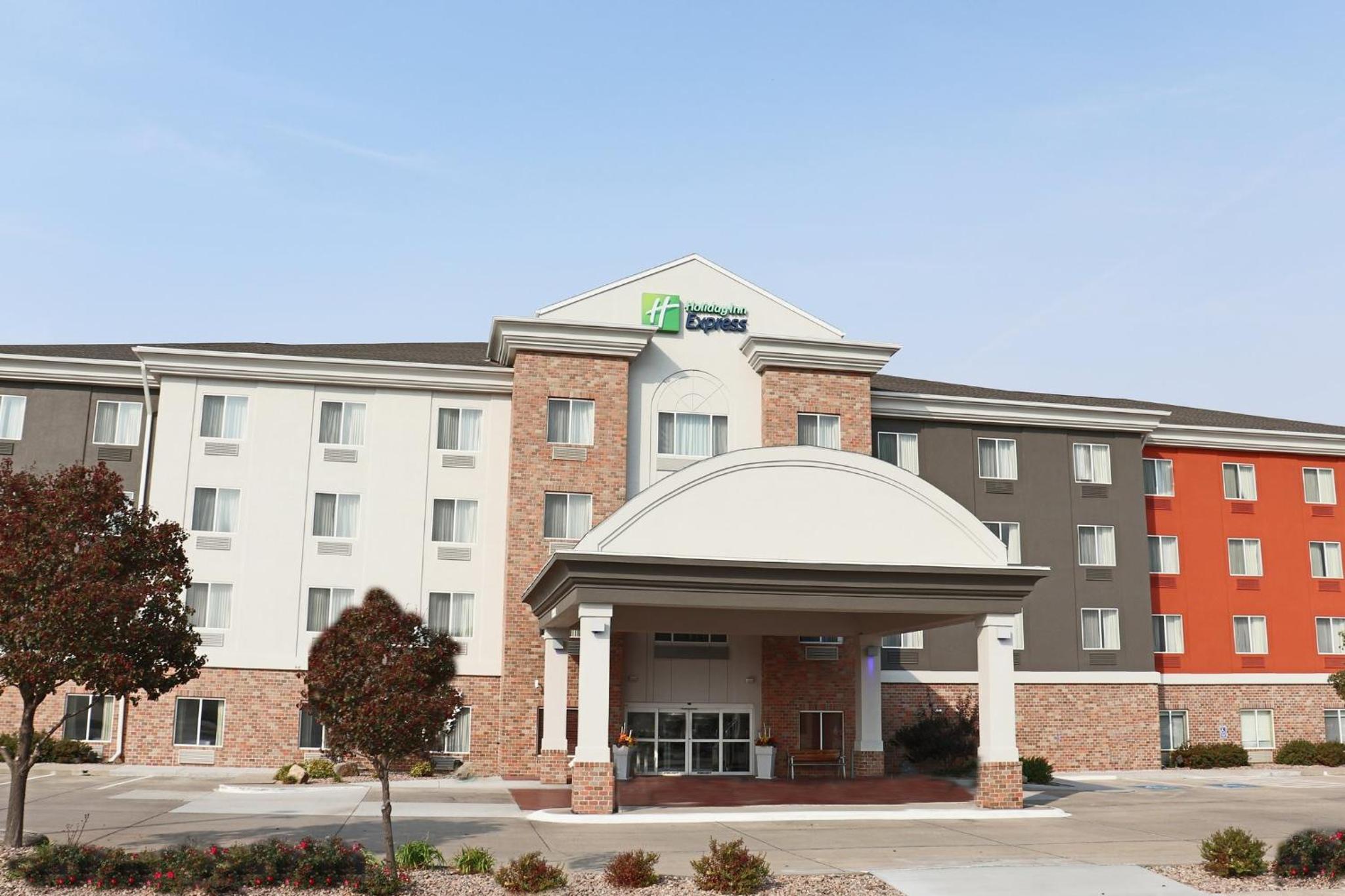Kearney Vacations - Holiday Inn Express Kearney, an IHG Hotel - Property Image 1