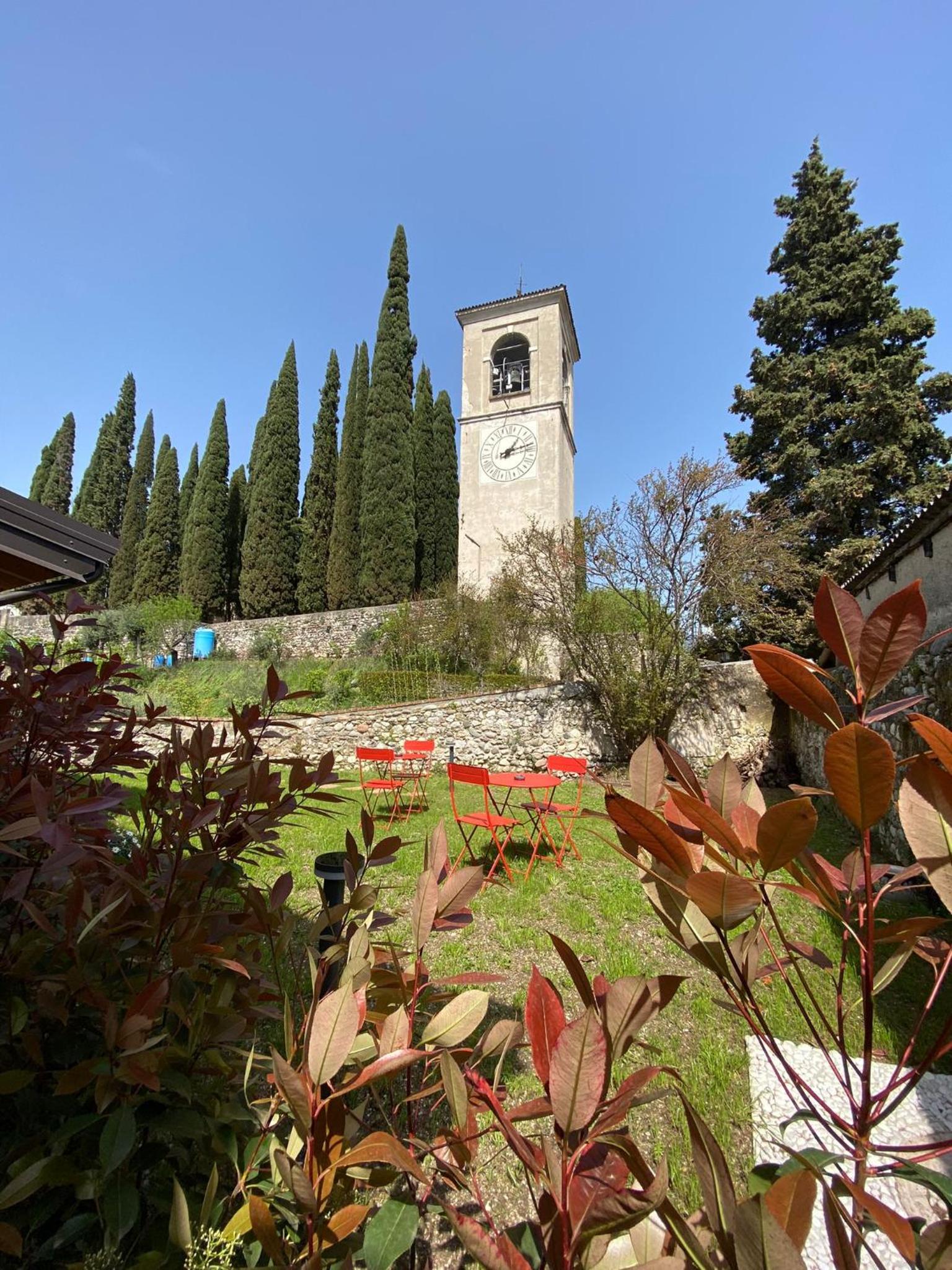La Volpe Rossa Rooms and Apartments view 3