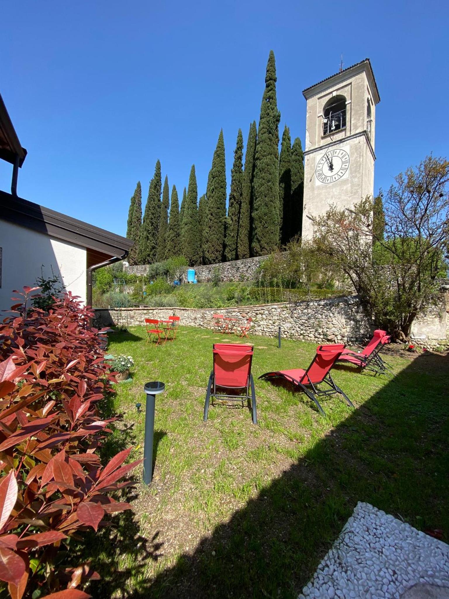 La Volpe Rossa Rooms and Apartments view 4