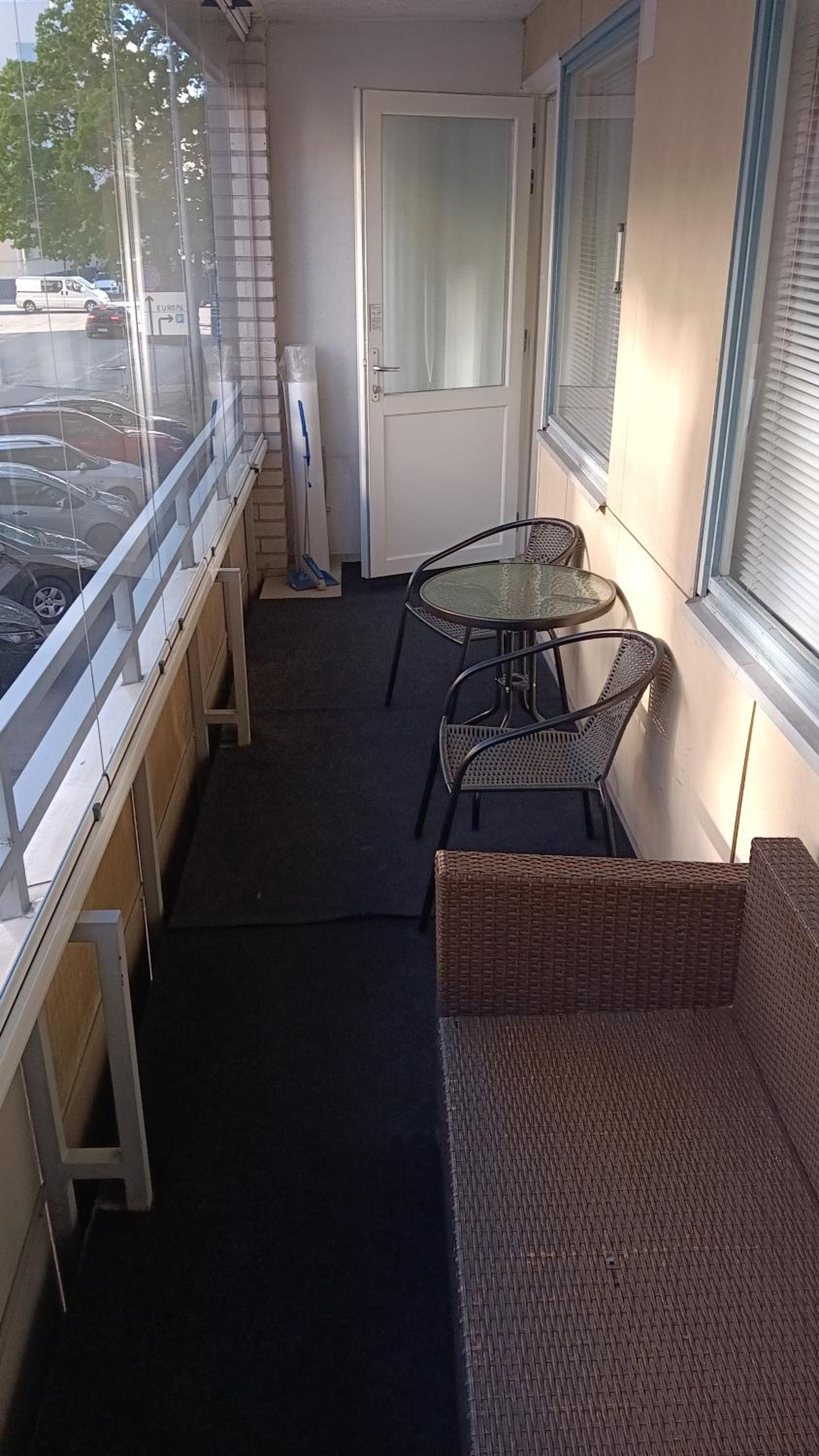 Modern Central Flat- Arrive Late, Leave Late