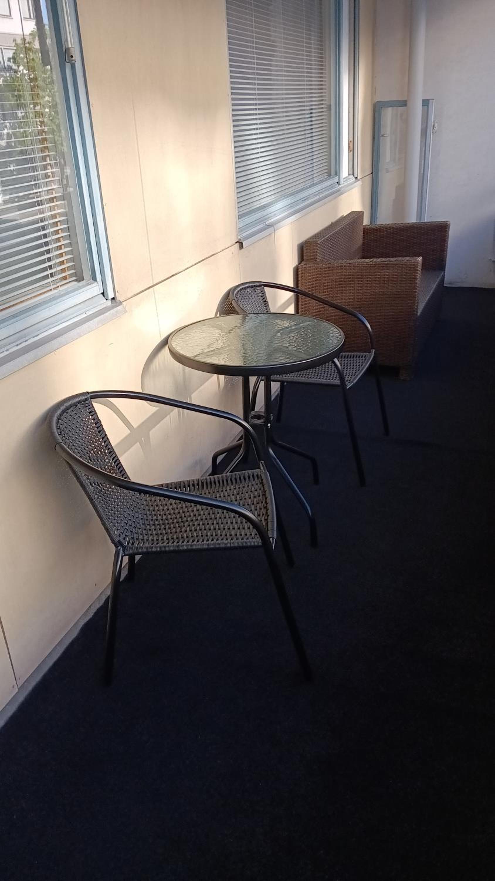 Modern Central Flat- Arrive Late, Leave Late