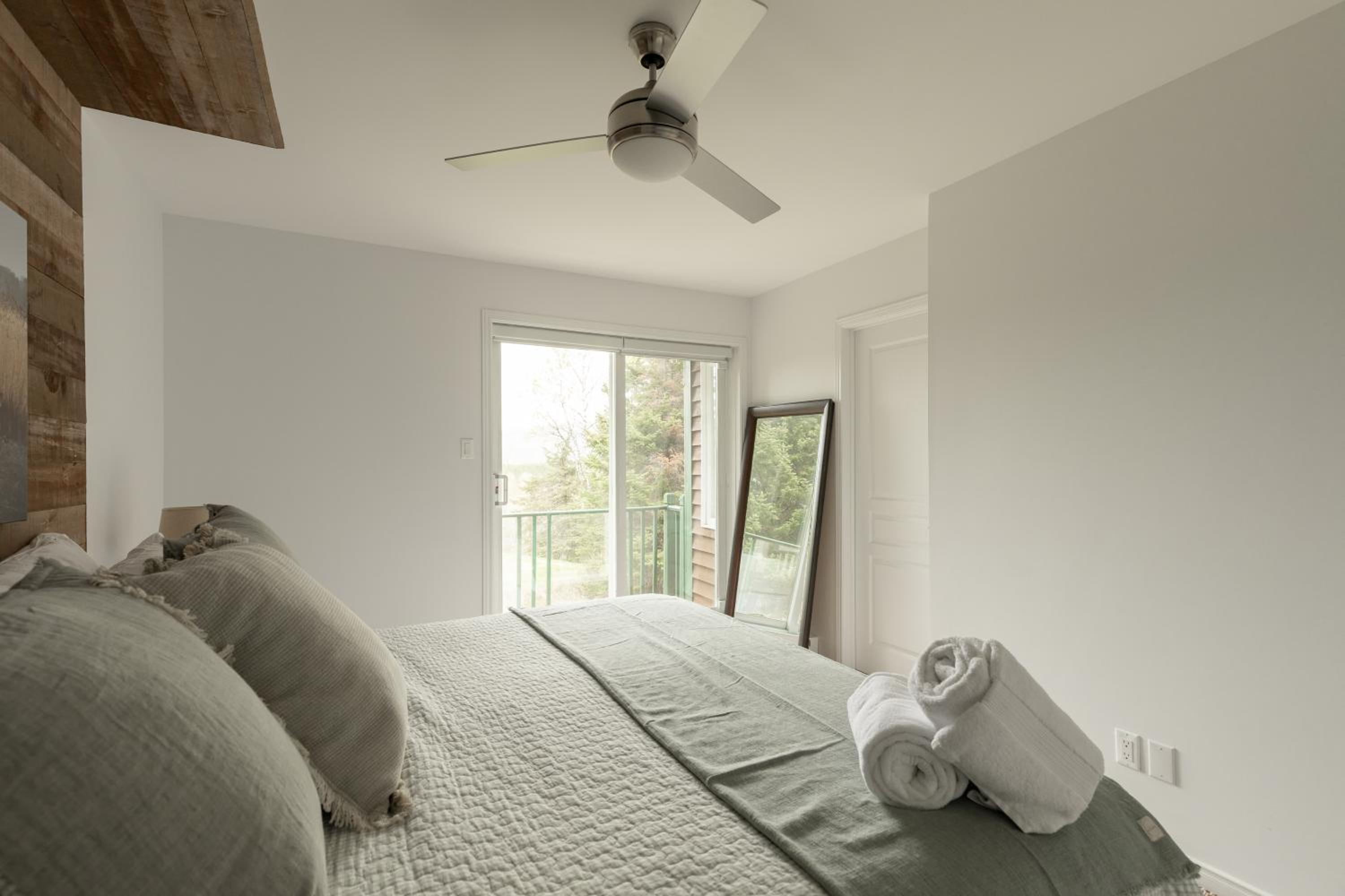 2-Level Home - Tremblant Mountain View - Fireplace