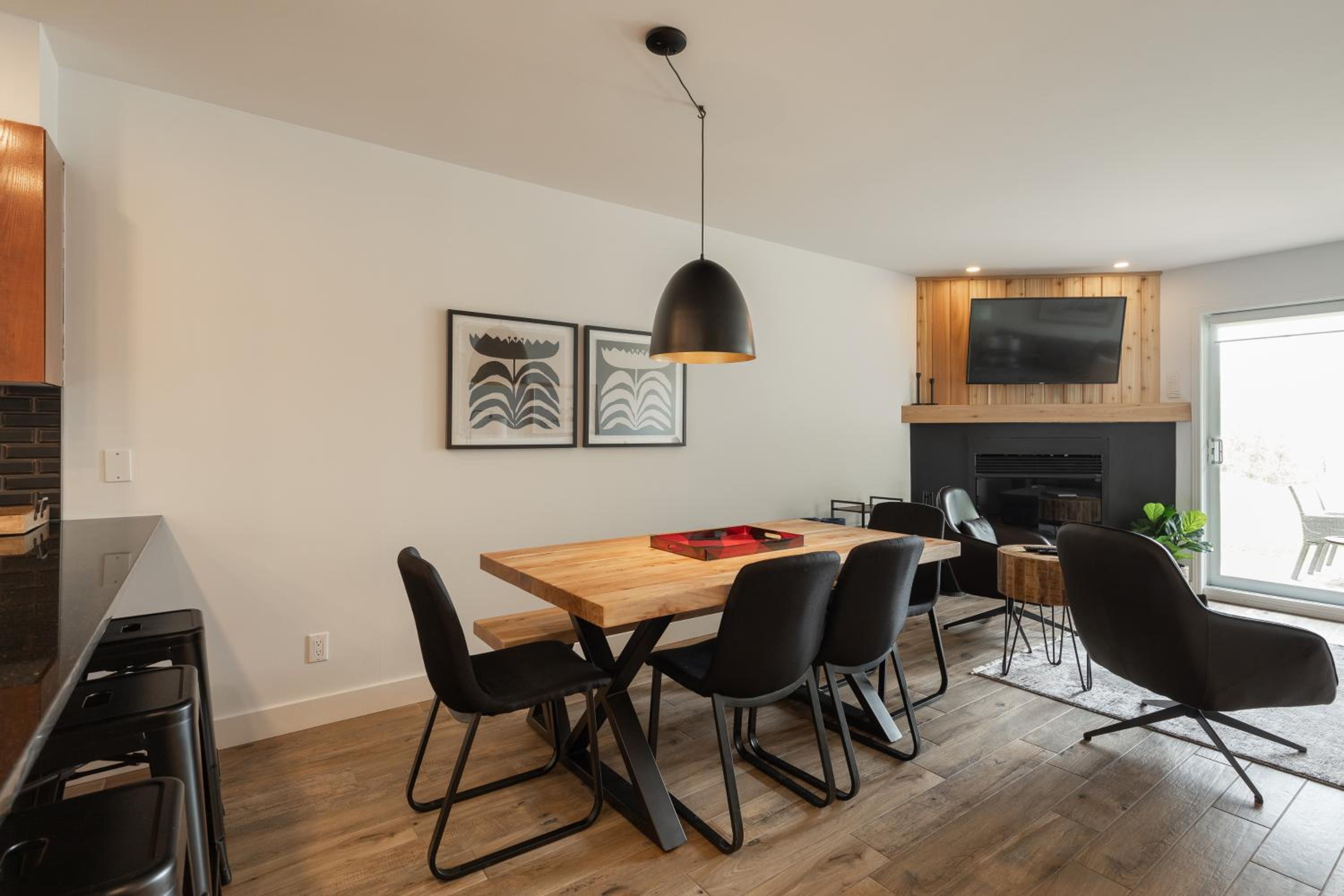 2-Level Home - Tremblant Mountain View - Fireplace
