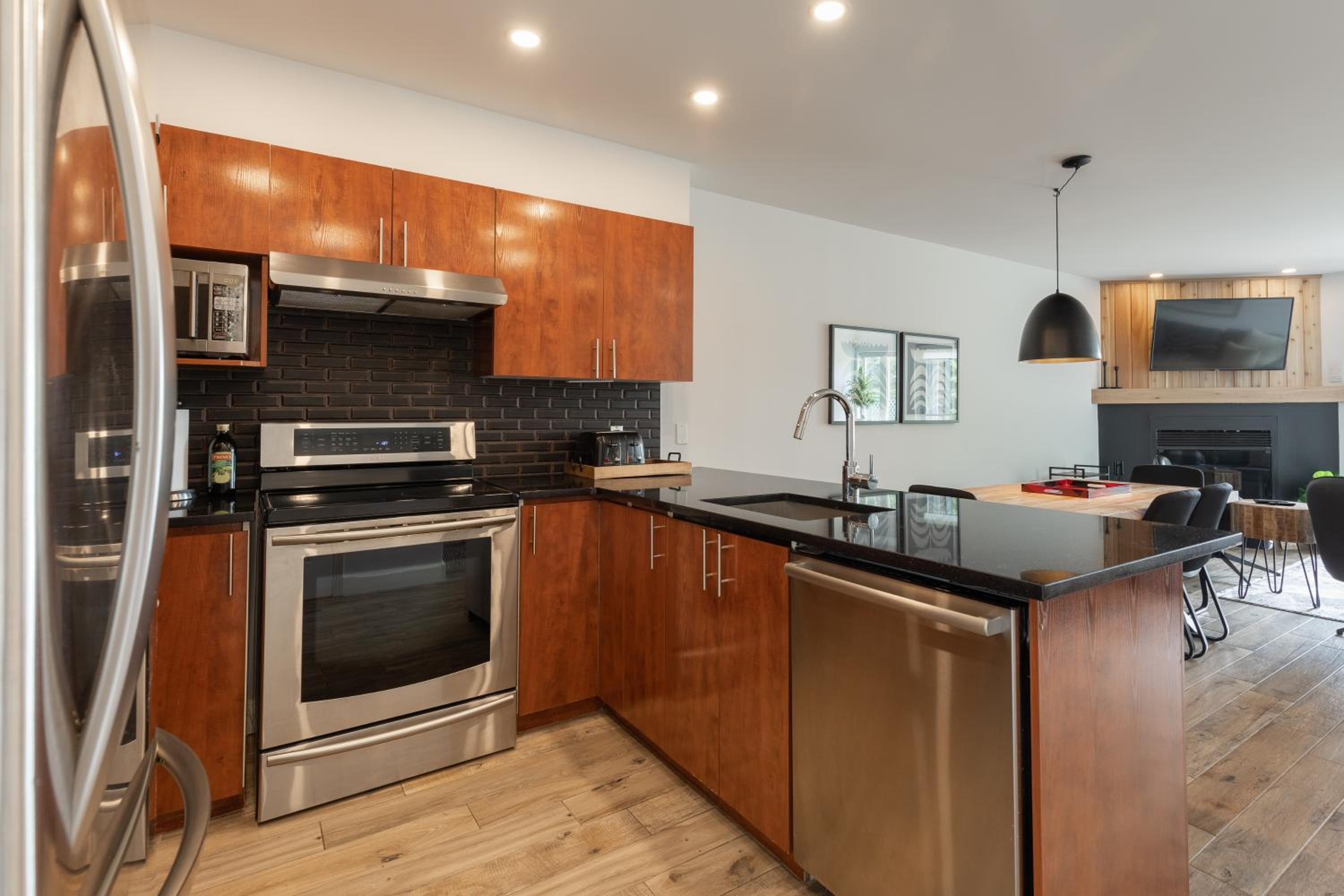 2-Level Home - Tremblant Mountain View - Fireplace