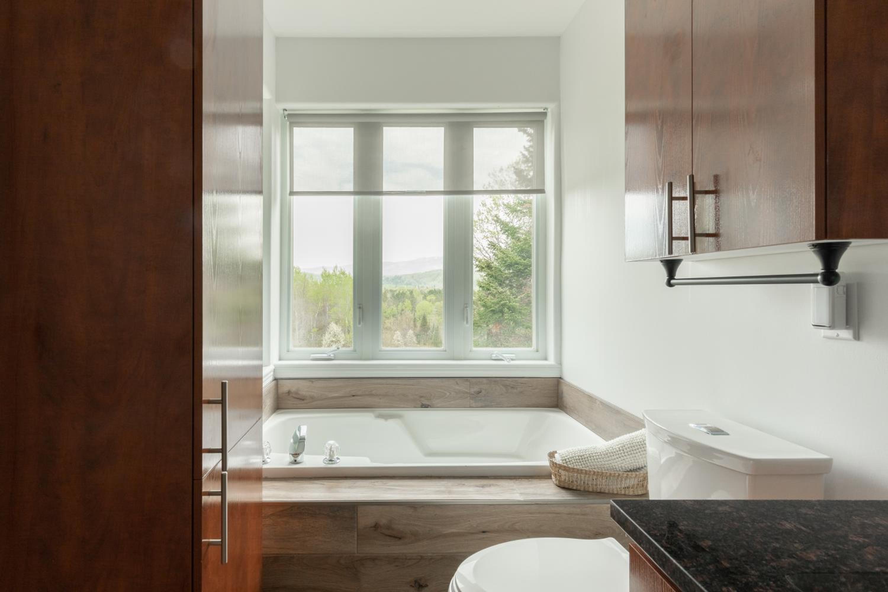 2-Level Home - Tremblant Mountain View - Fireplace