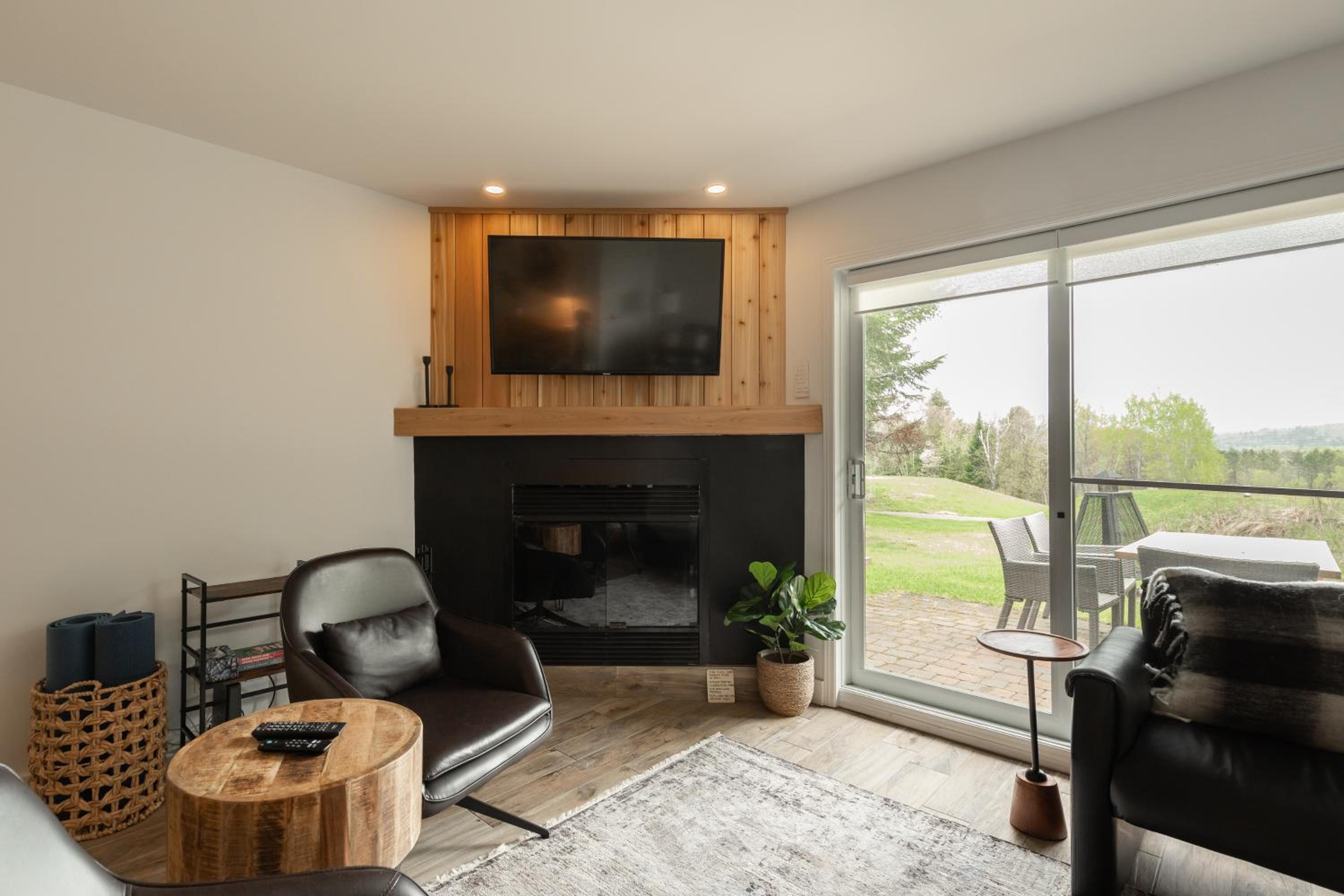 2-Level Home - Tremblant Mountain View - Fireplace