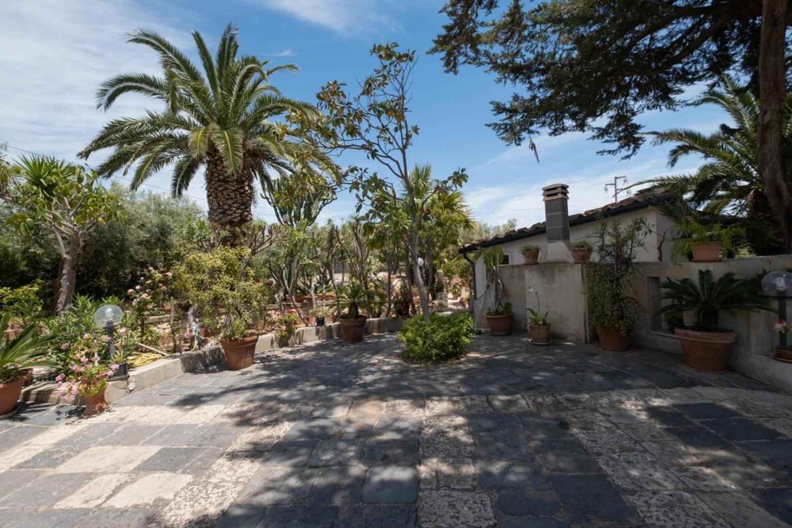 En-suite Triple Room-Giardino A Mare view 5