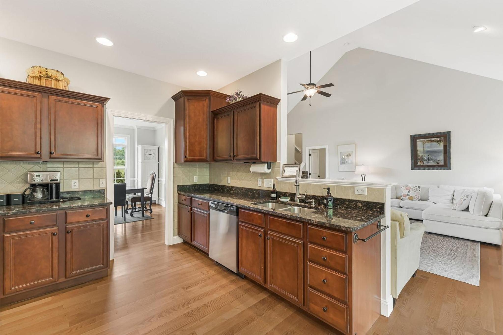 Fairview Vista by AvantStay 10 Mins to Asheville