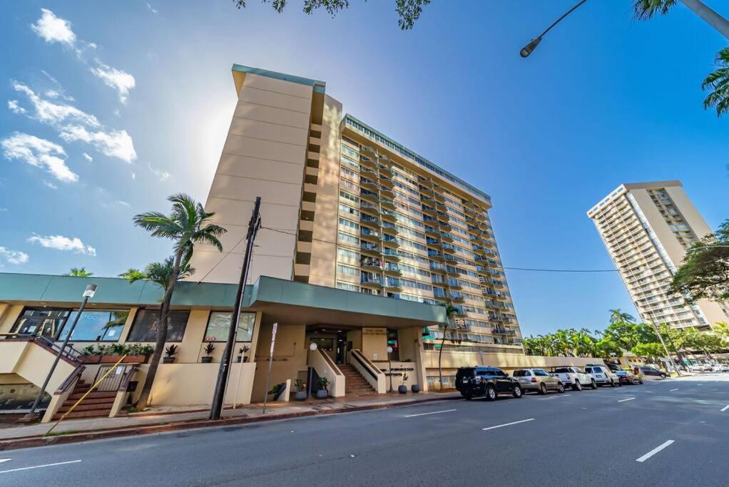 Waikiki Ocean Fantasy, Free Parking, Beach Supplies