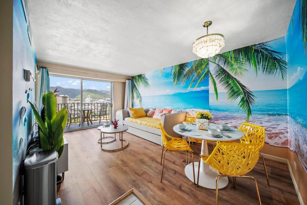 Waikiki Ocean Fantasy, Free Parking, Beach Supplies