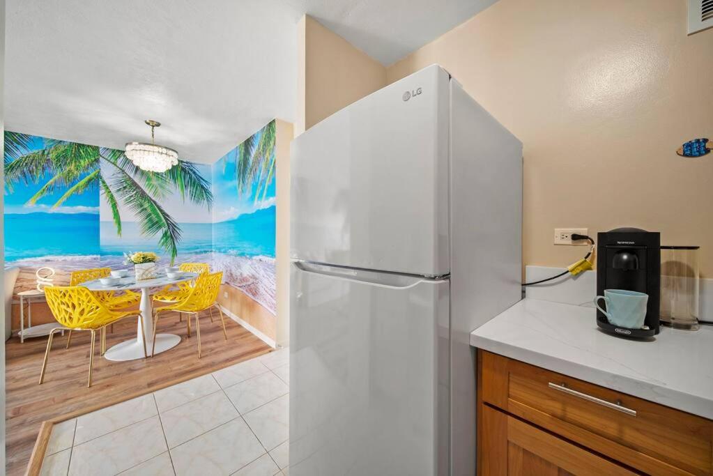 Waikiki Ocean Fantasy, Free Parking, Beach Supplies