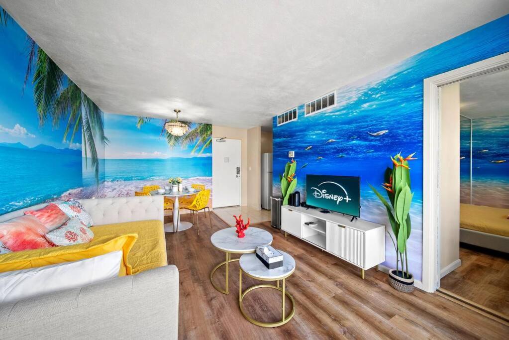 Waikiki Ocean Fantasy, Free Parking, Beach Supplies
