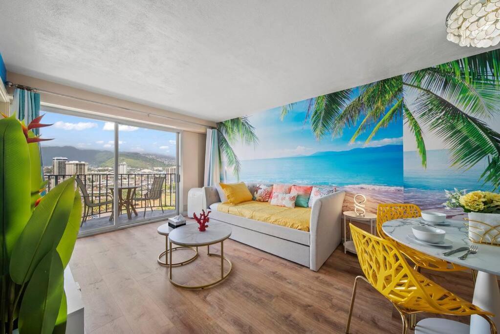 Waikiki Ocean Fantasy, Free Parking, Beach Supplies