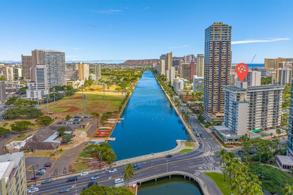 Waikiki Ocean Fantasy, Free Parking, Beach Supplies