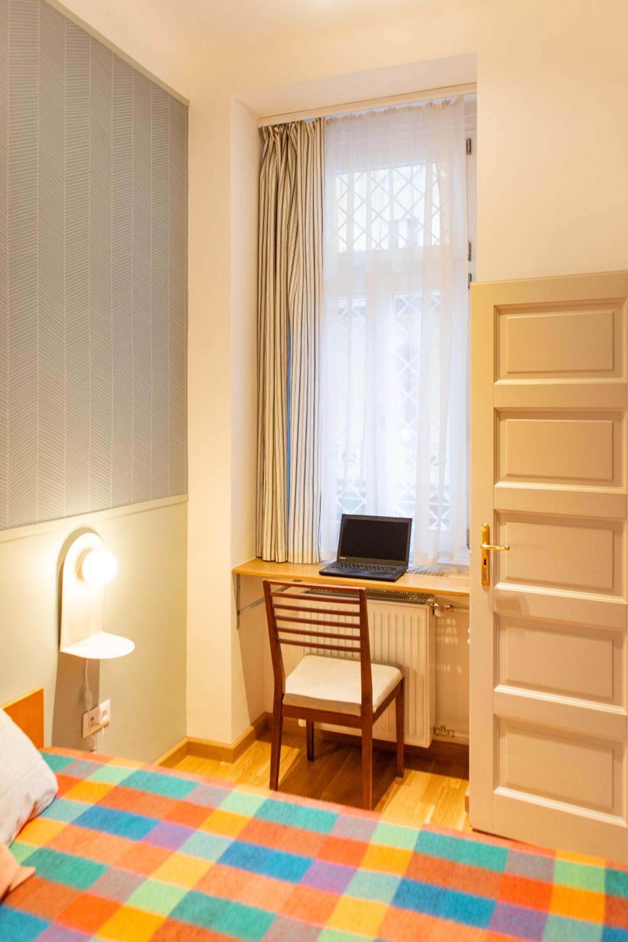 Spacious family suite along river side, in the heart of Buda view 5