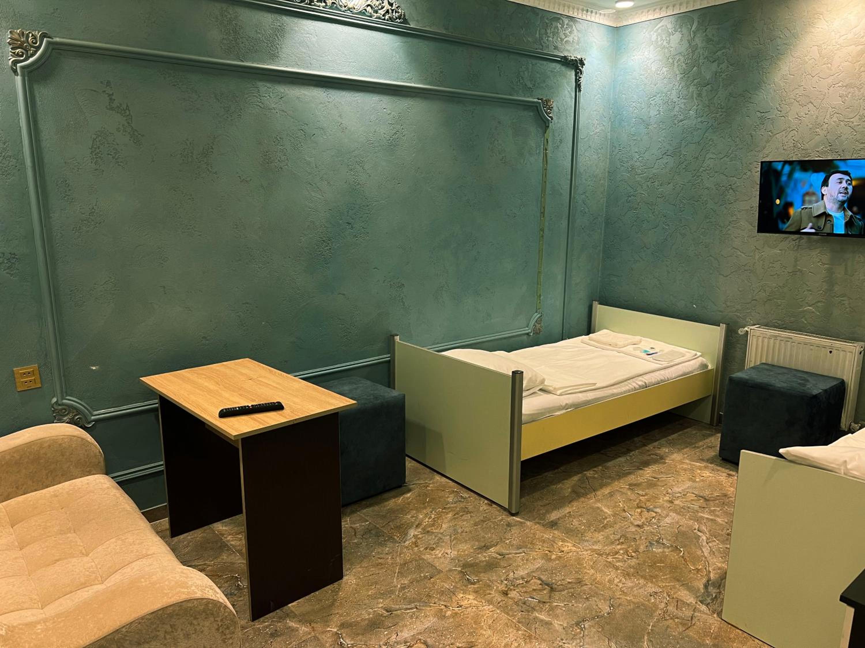 ECO Hotel & Hostel