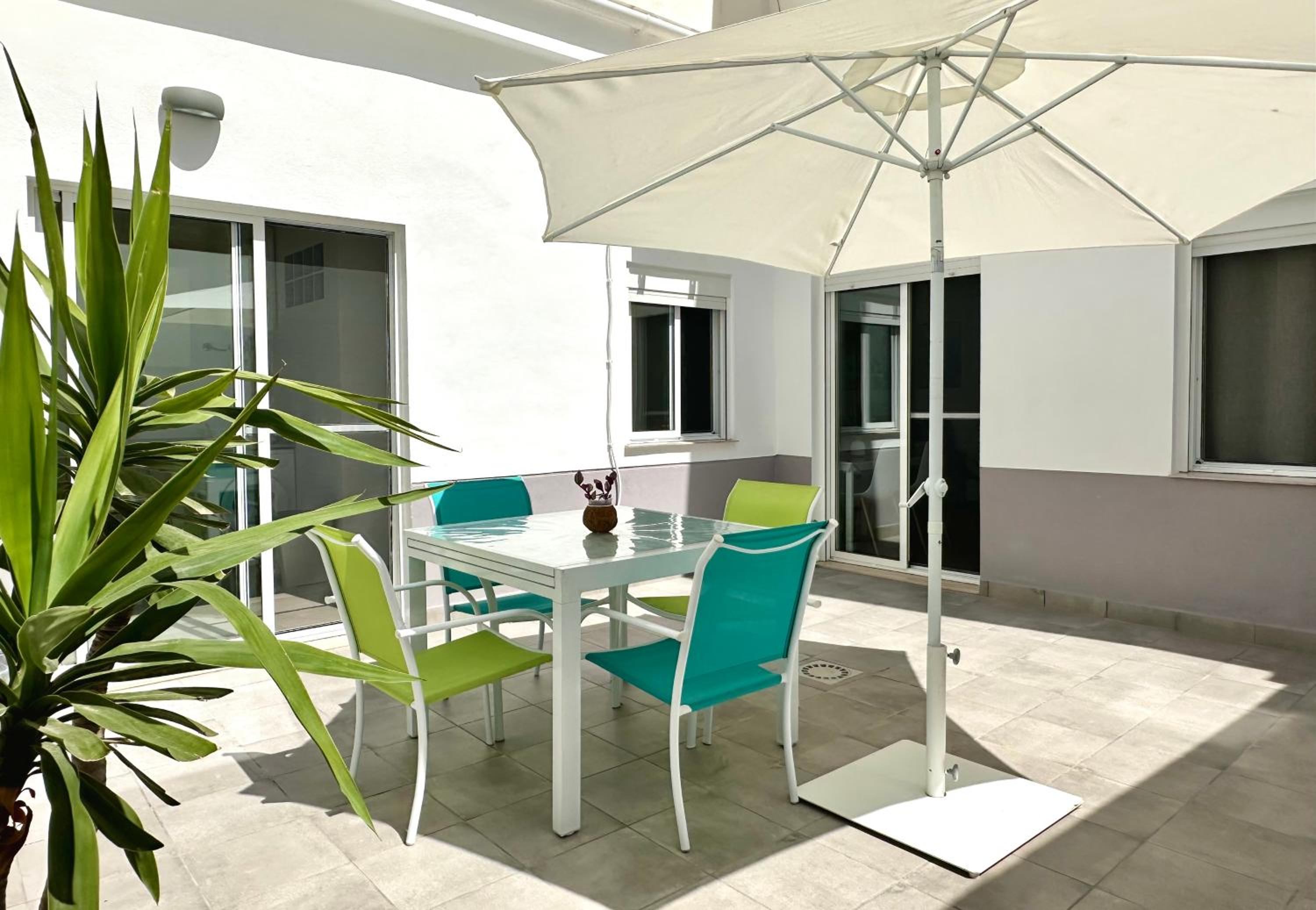 Bonita Planta baja con patio en 1ª línea de playa