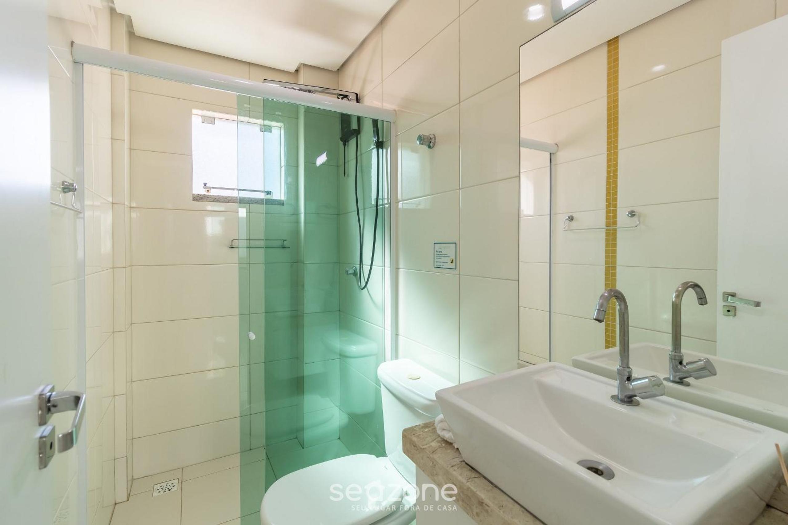 Apartamentos próximo a Praia de Bombas - ARZ