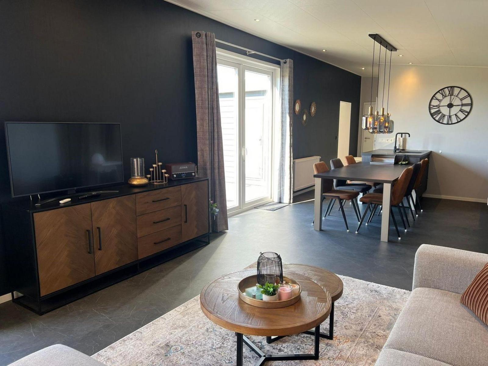 VZ2317 Luxe vakantiechalet in Scherpenisse view 5