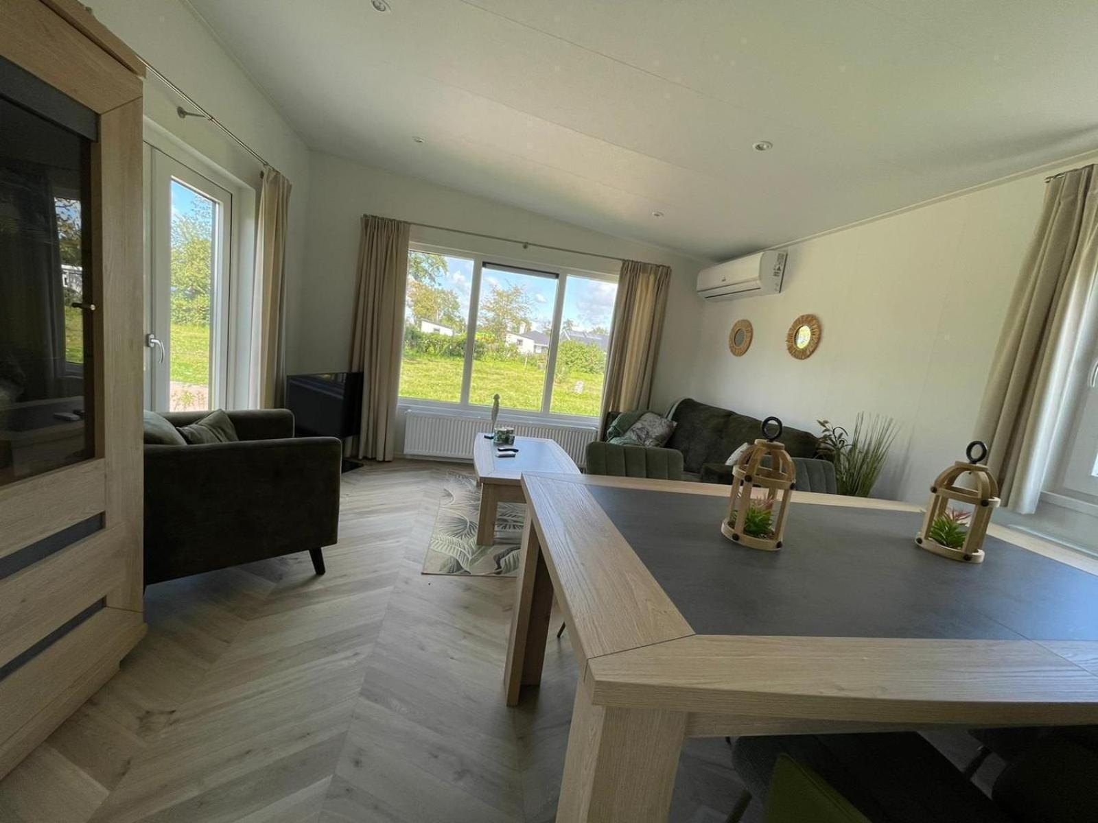 VZ2324 Vakantiechalet in Scherpenisse view 4