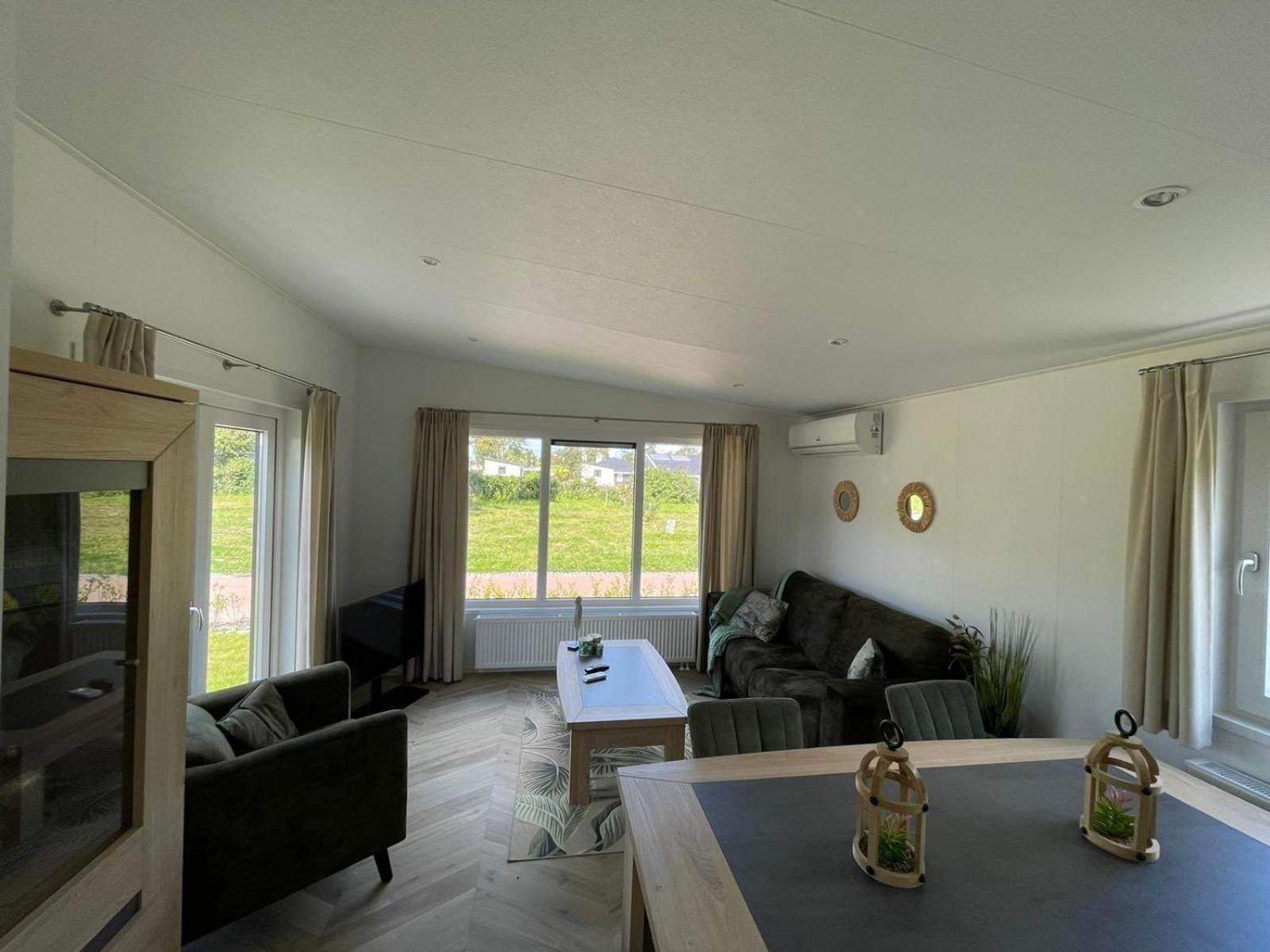 VZ2324 Vakantiechalet in Scherpenisse view 5