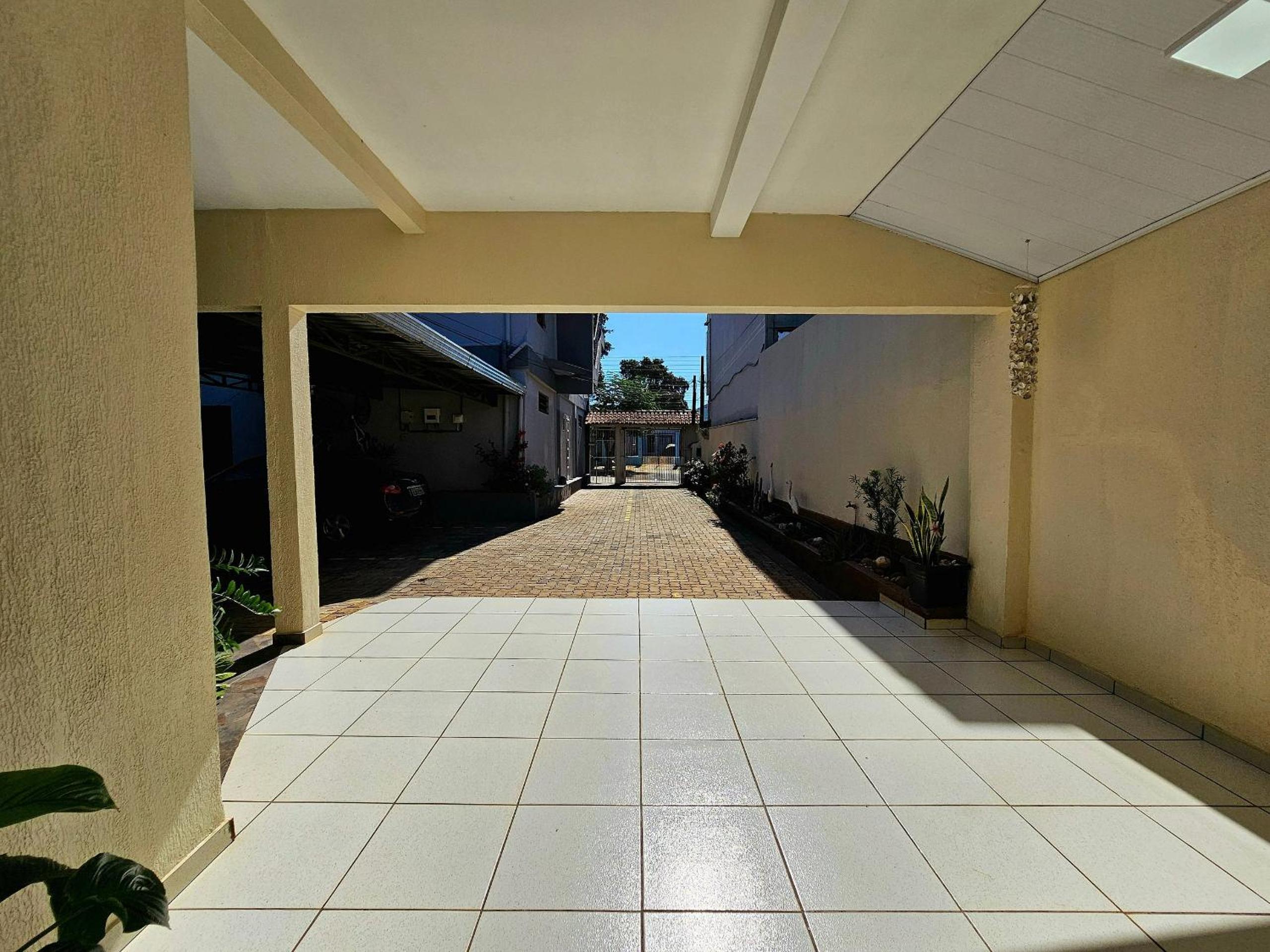 Casa 4 quartos c Piscina ao lado do Paraguai