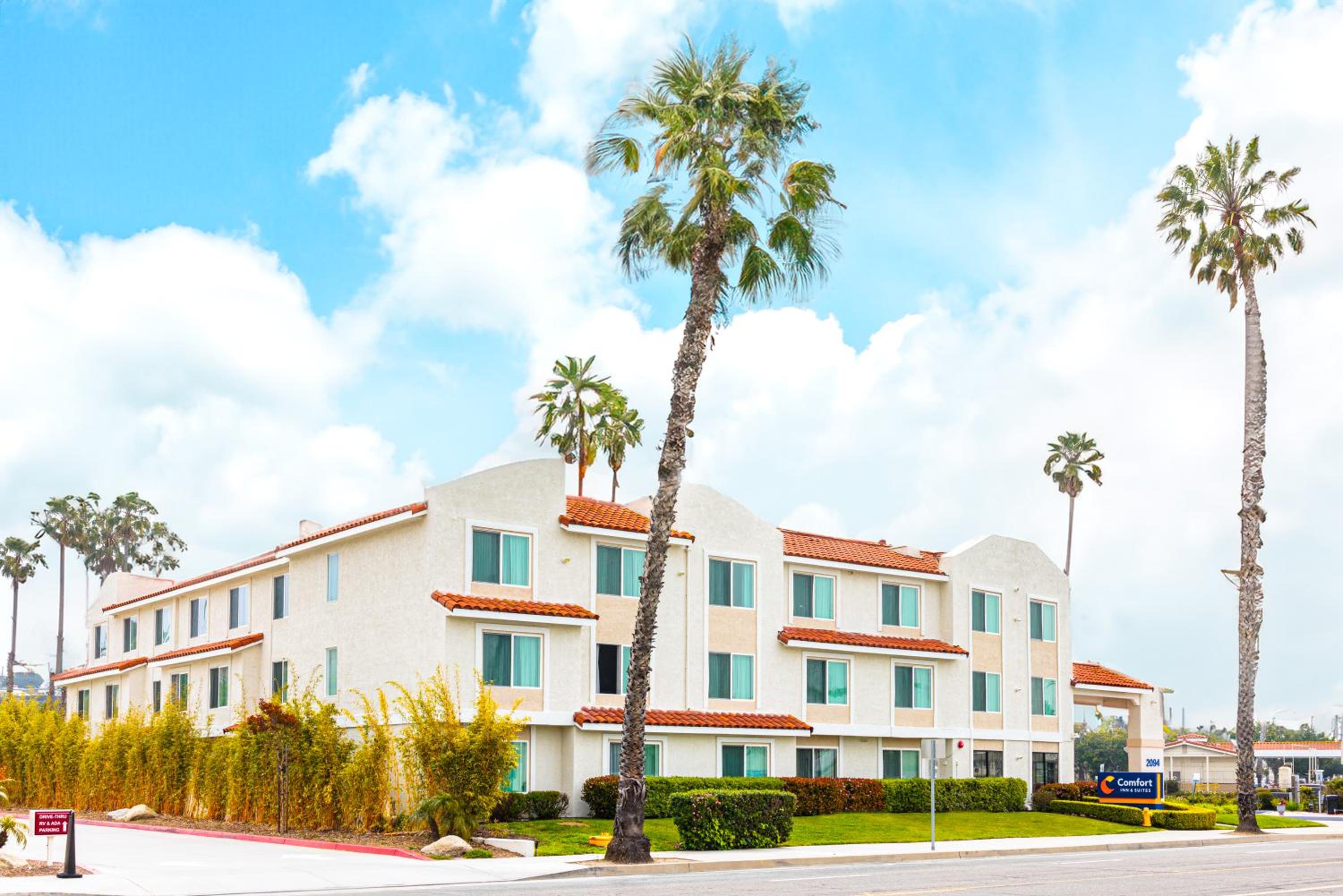 Ventura Vacations - Comfort Inn Suites Ventura Beach - Property Image 16