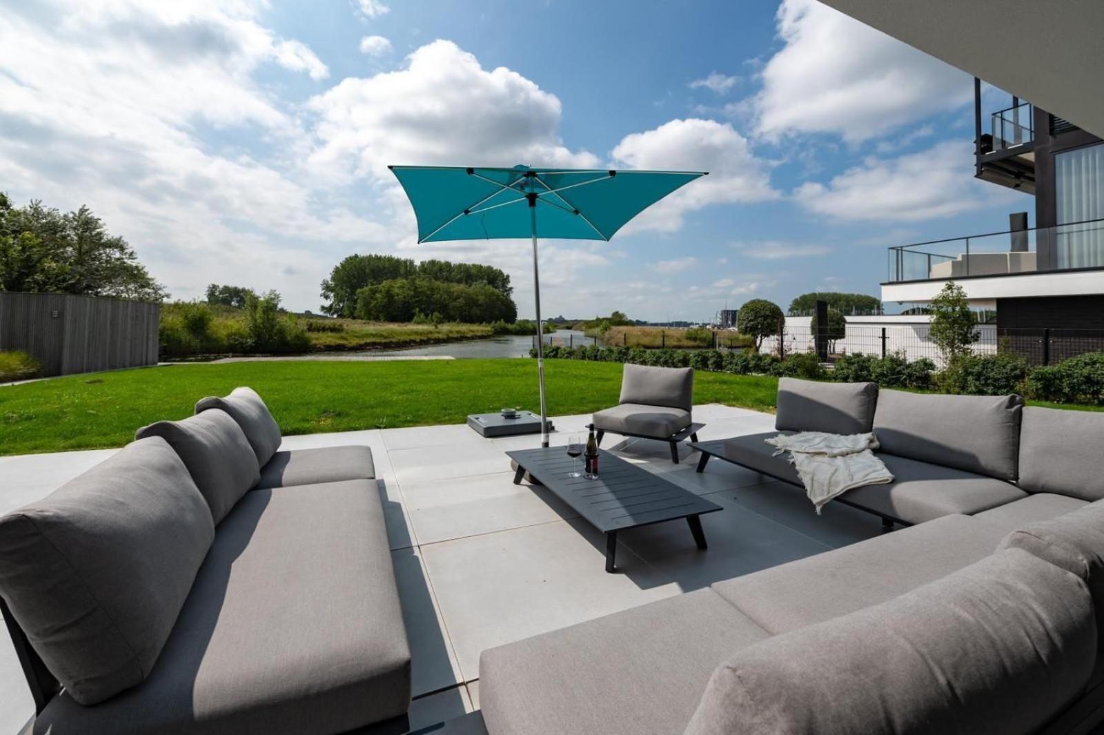 VZ2401 Luxe villa in Kamperland view 3