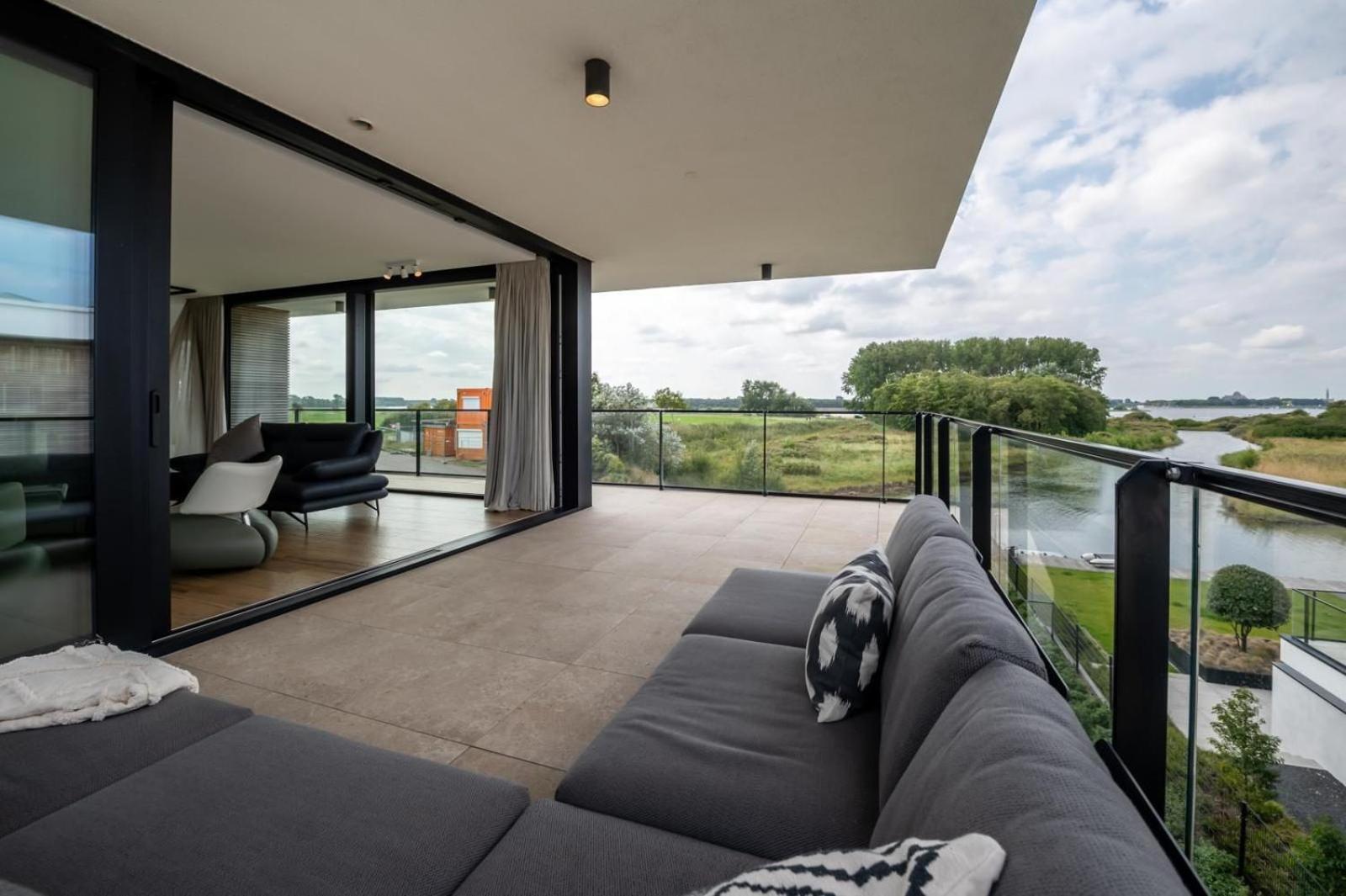 VZ2401 Luxe villa in Kamperland view 4