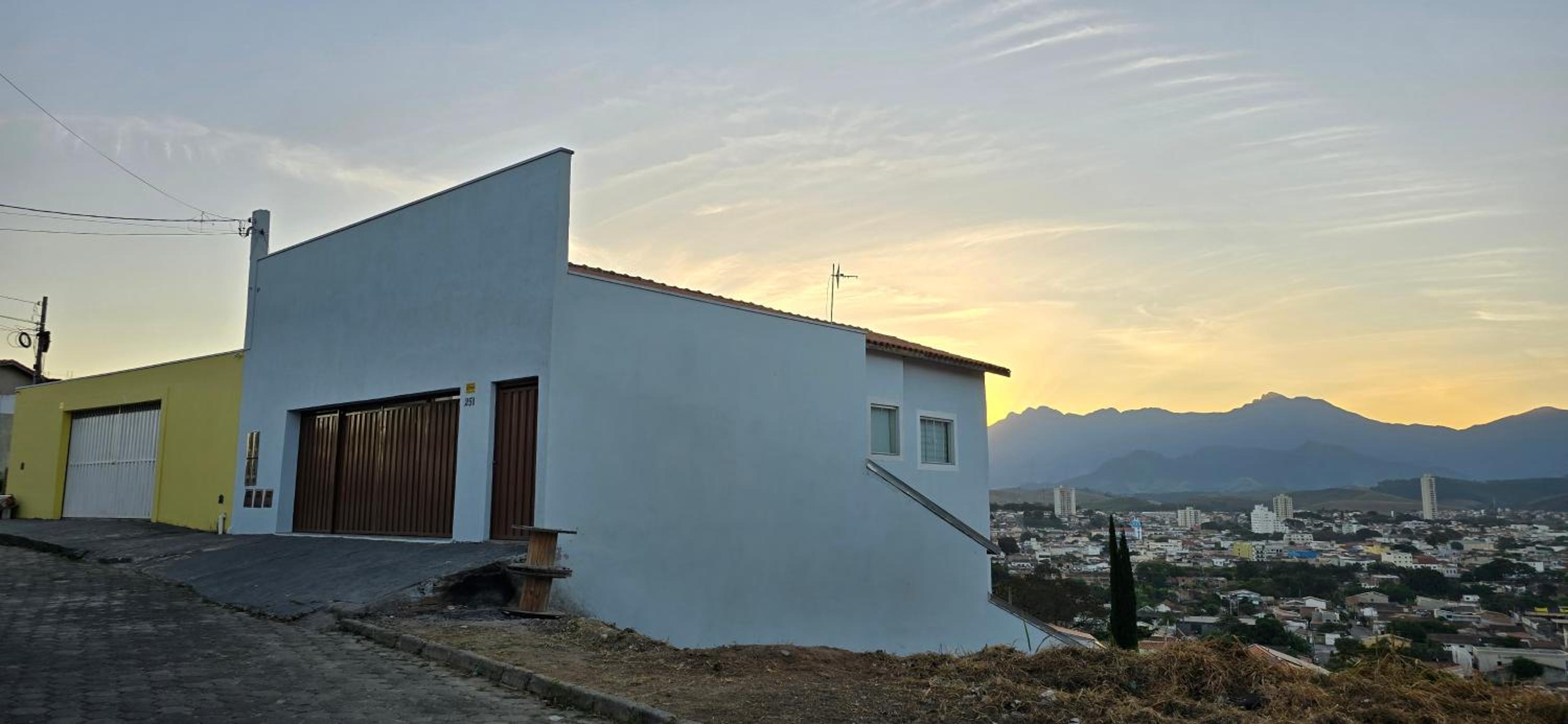 Apartamento mobiliado com vista da linda Serra Mantiqueira