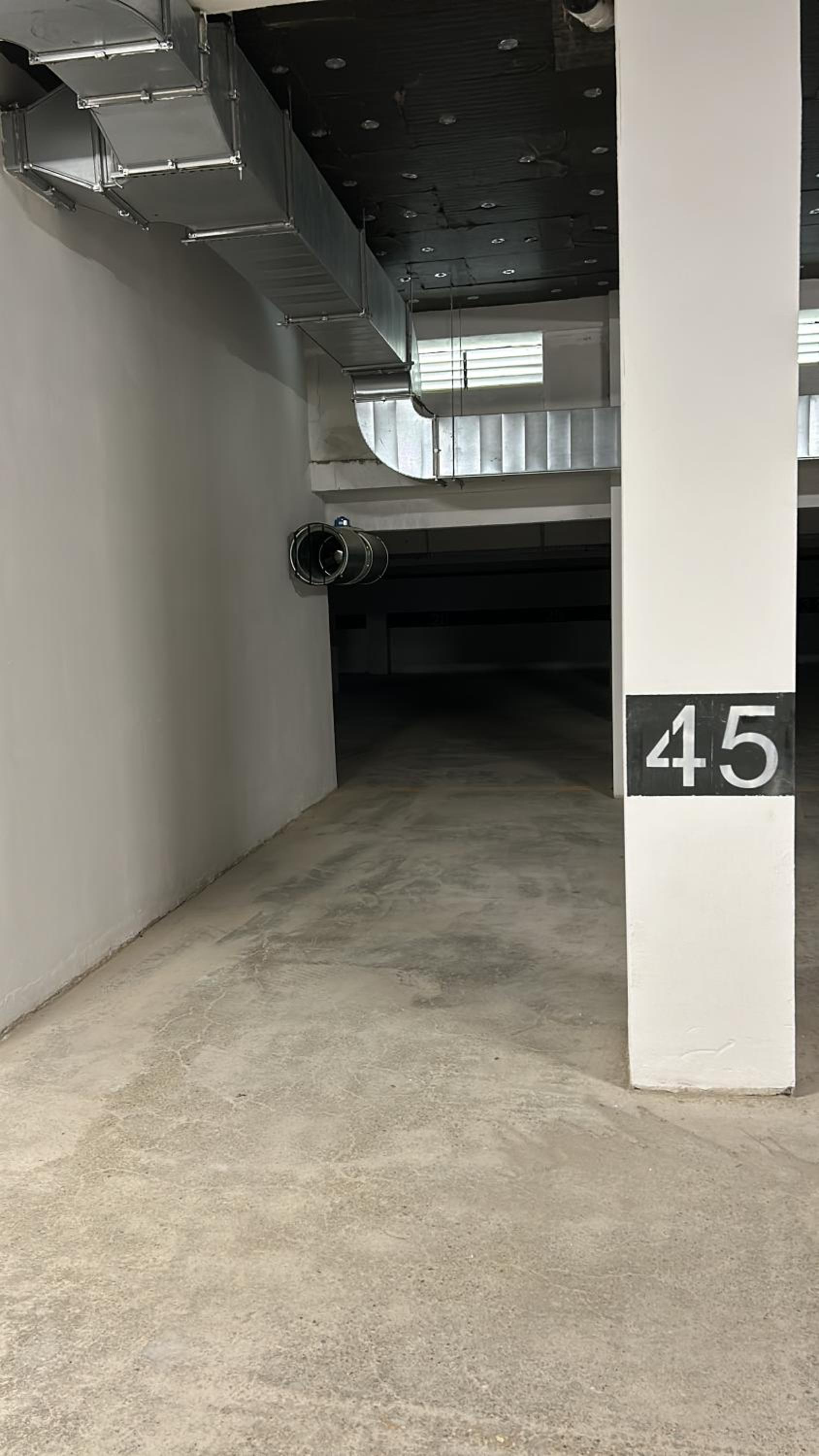 Becca’s Downtown Apartment with private parking view 4