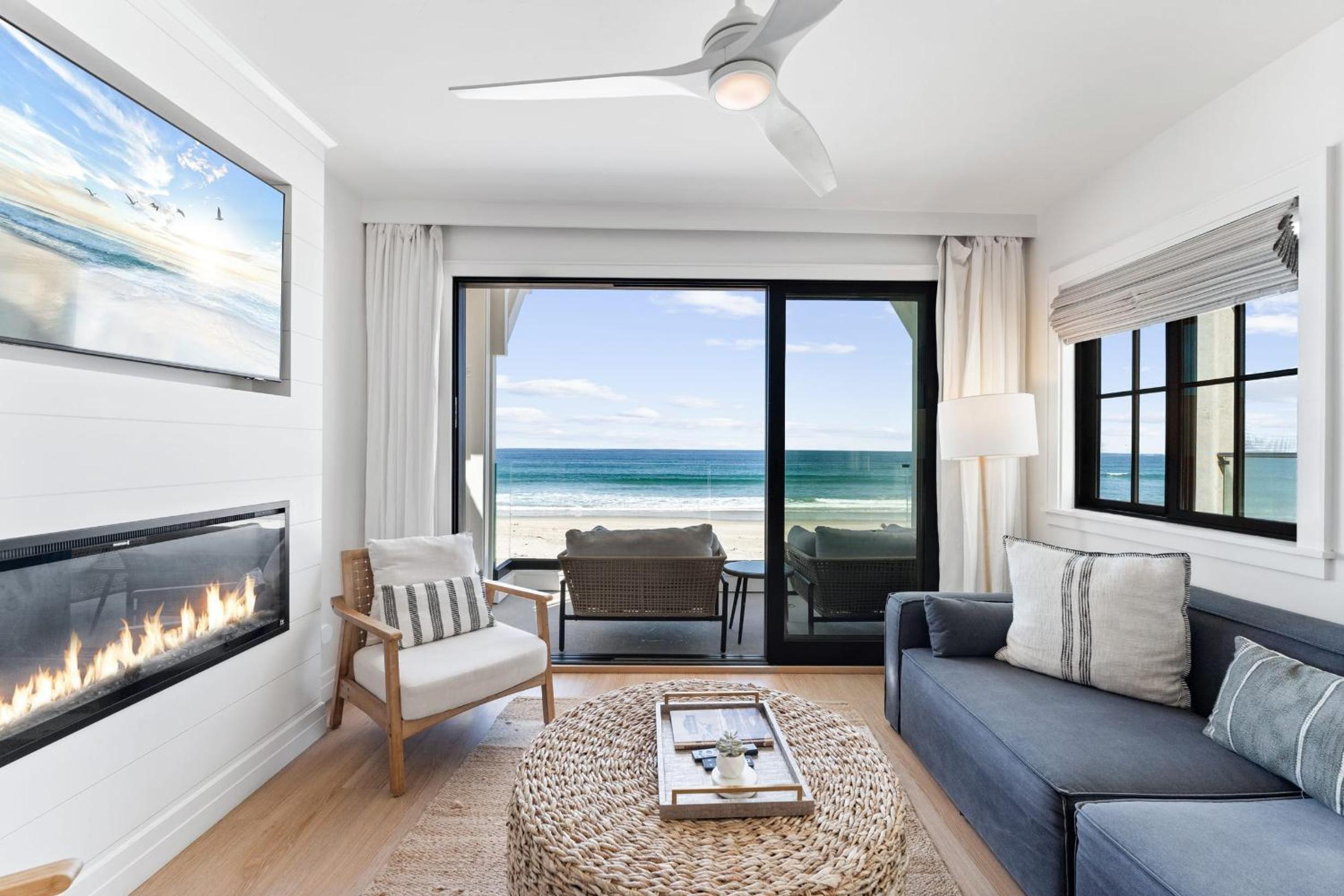 N Oceanfront Masterpiece with Rooftop & Hot Tub view 5