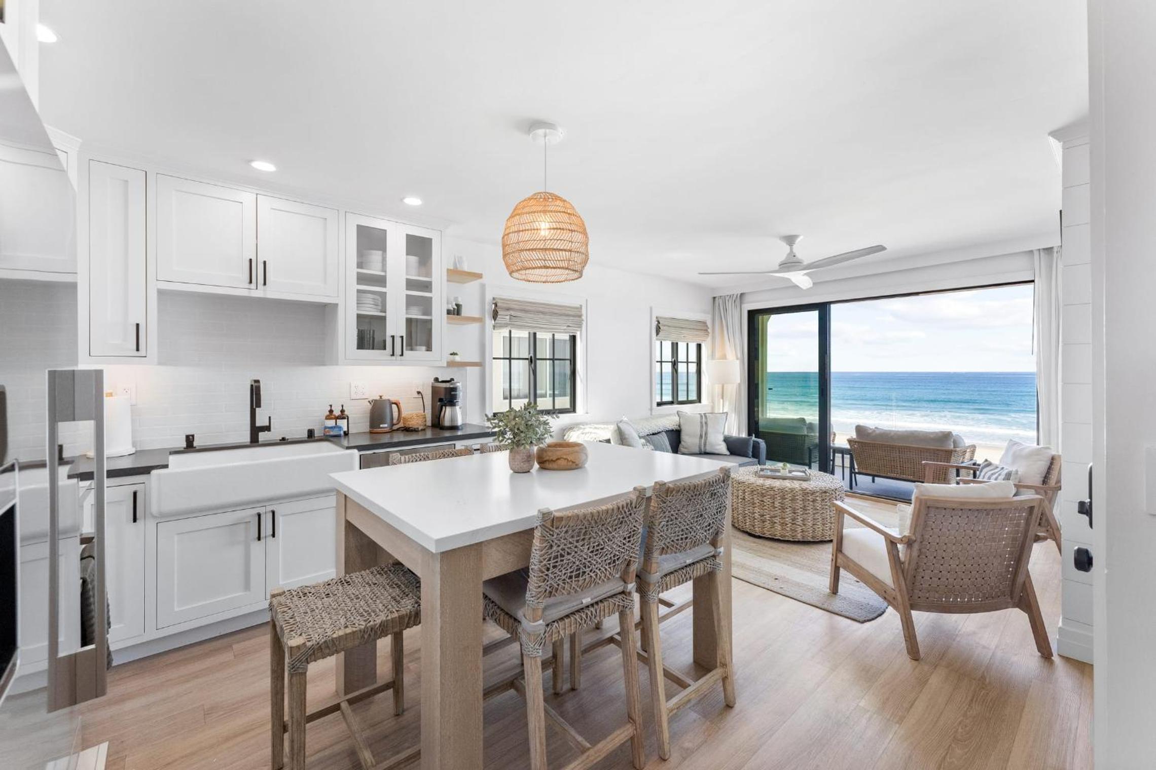 Entire Upper Oceanfront Masterpiece with Rooftop