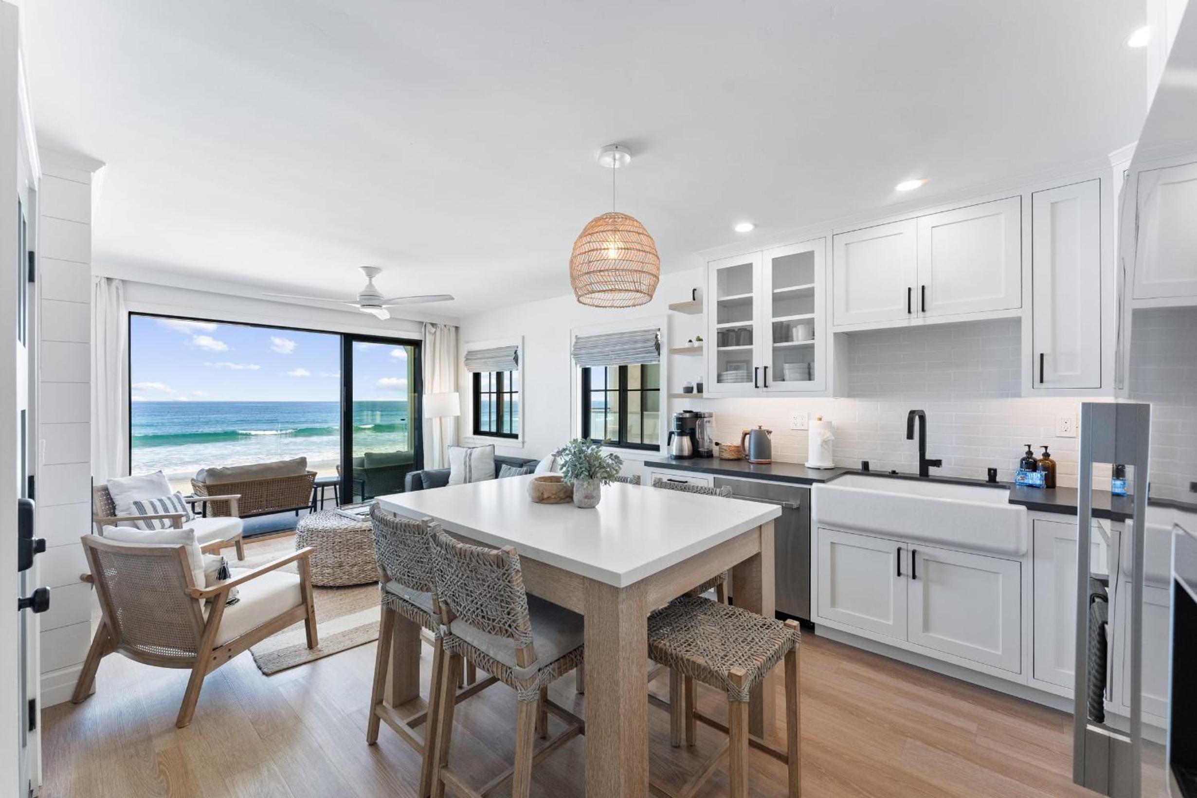 Entire Upper Oceanfront Masterpiece with Rooftop