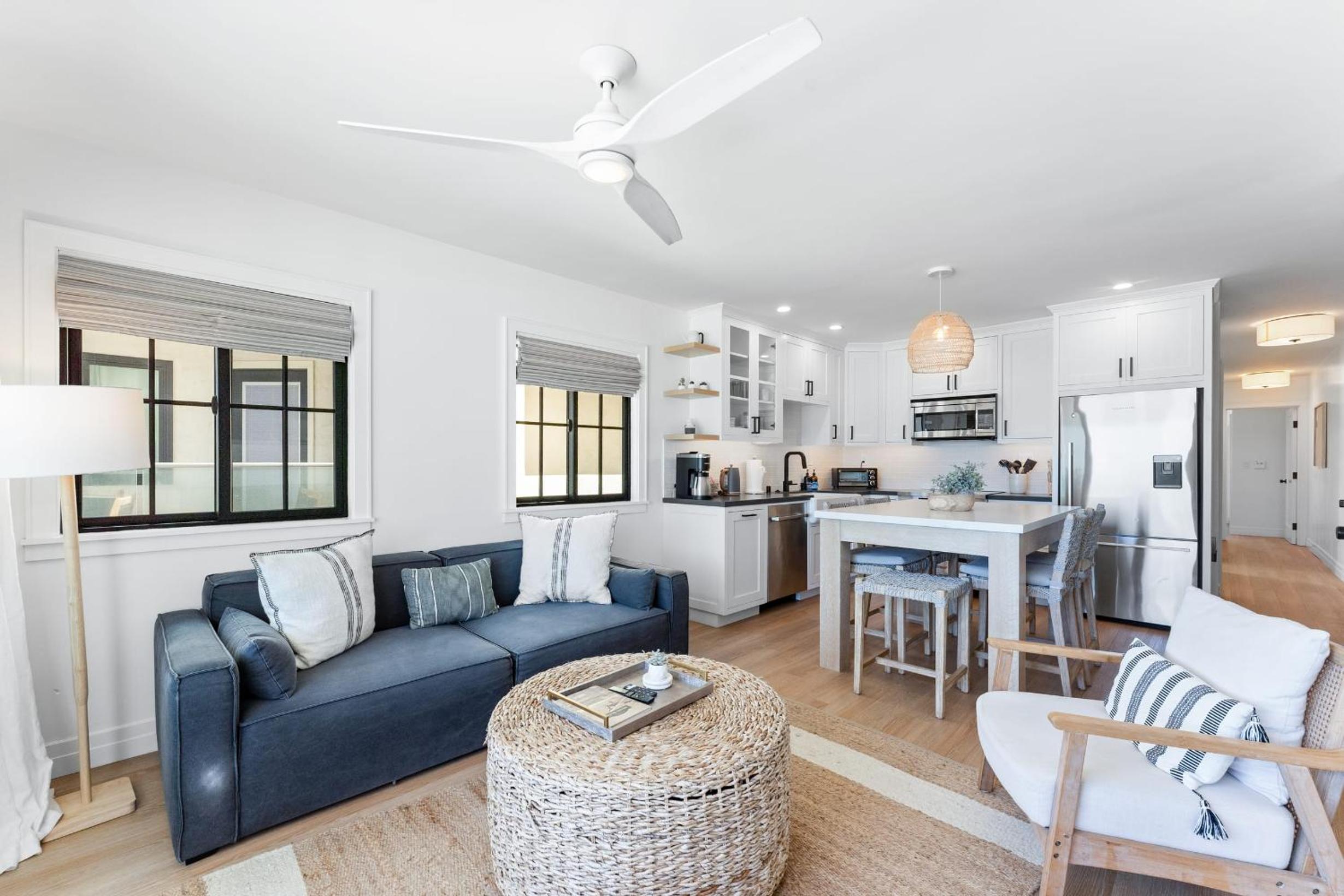 Entire Upper Oceanfront Masterpiece with Rooftop