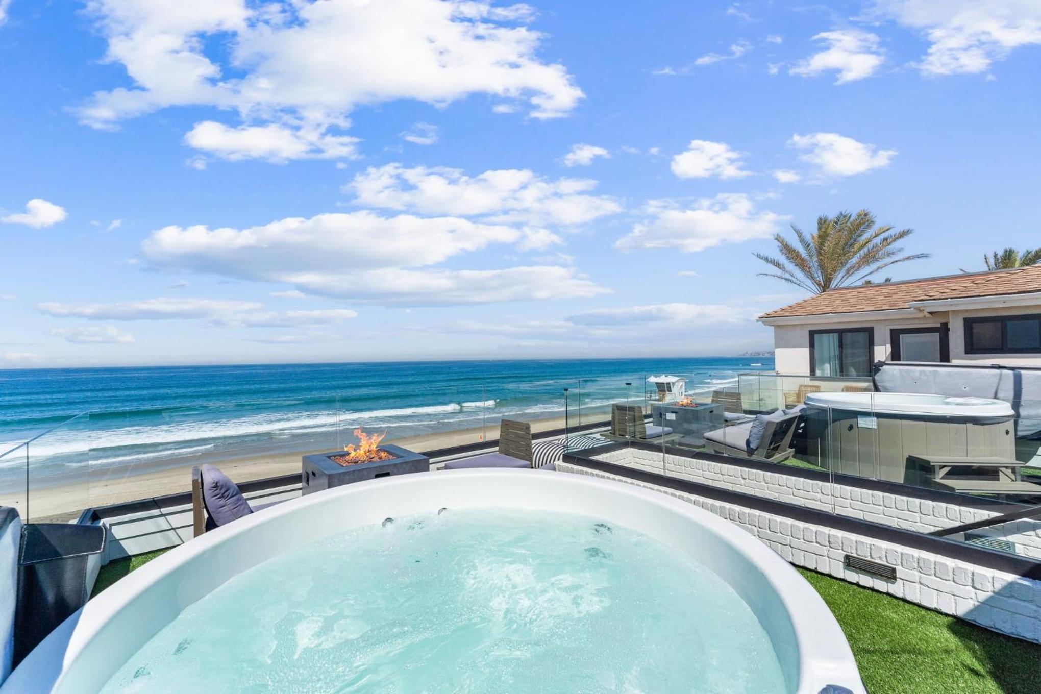 Entire Upper Oceanfront Masterpiece with Rooftop