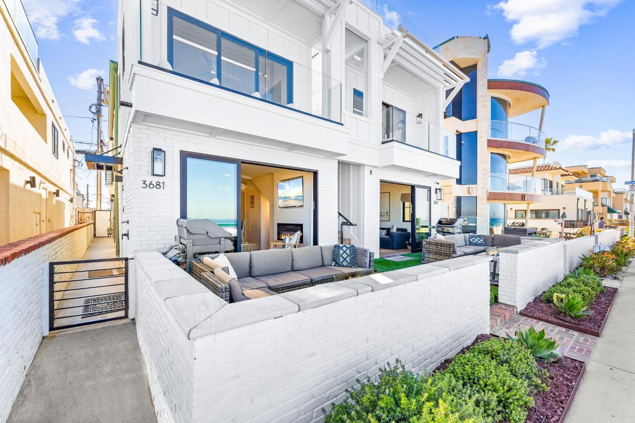 Entire Ground Beachfront Luxury Unit with Patio view 4