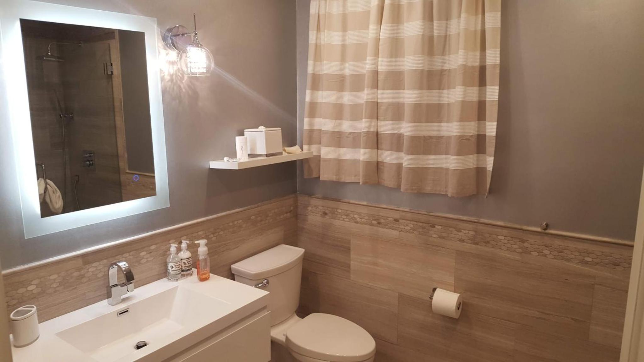 Belmont Comfortable and Private Guest Unit