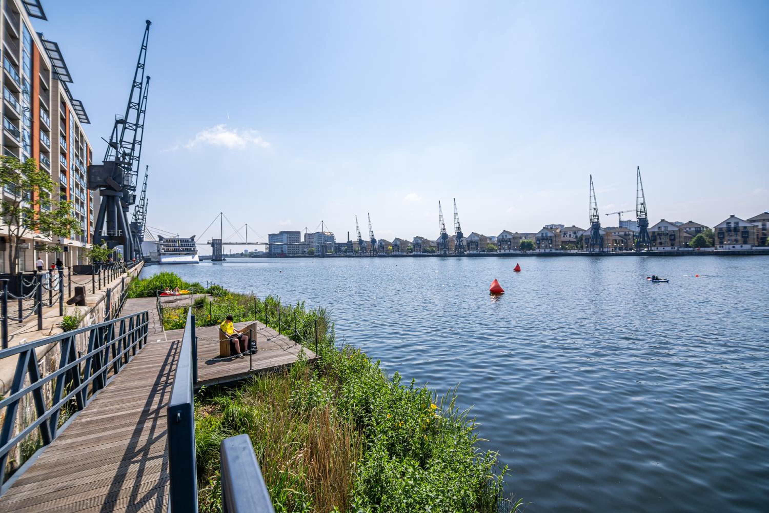 Spacious Excel London Apartment with Balcony, River View and Parking Sleeps 8