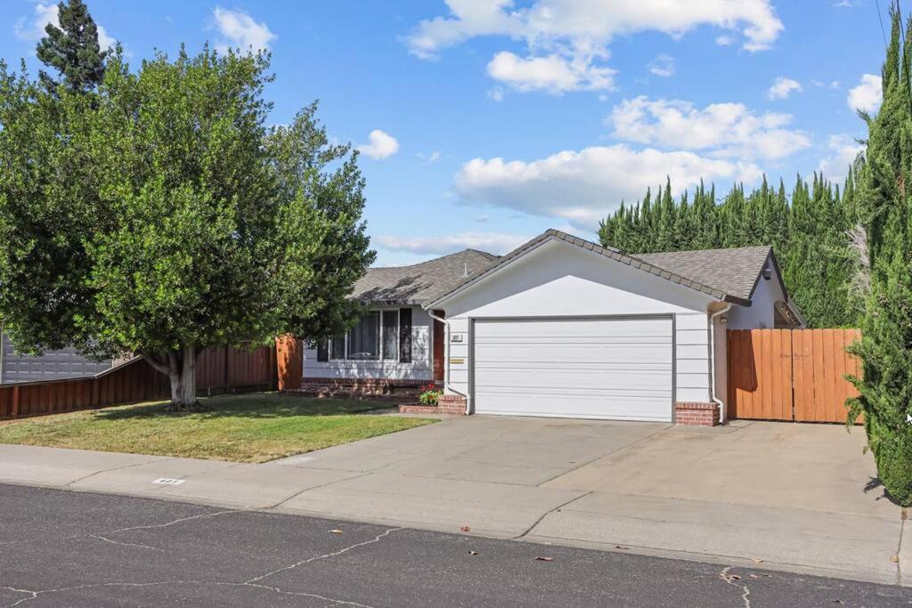 Trinity Escape Entire home near Lodi Lake view 2