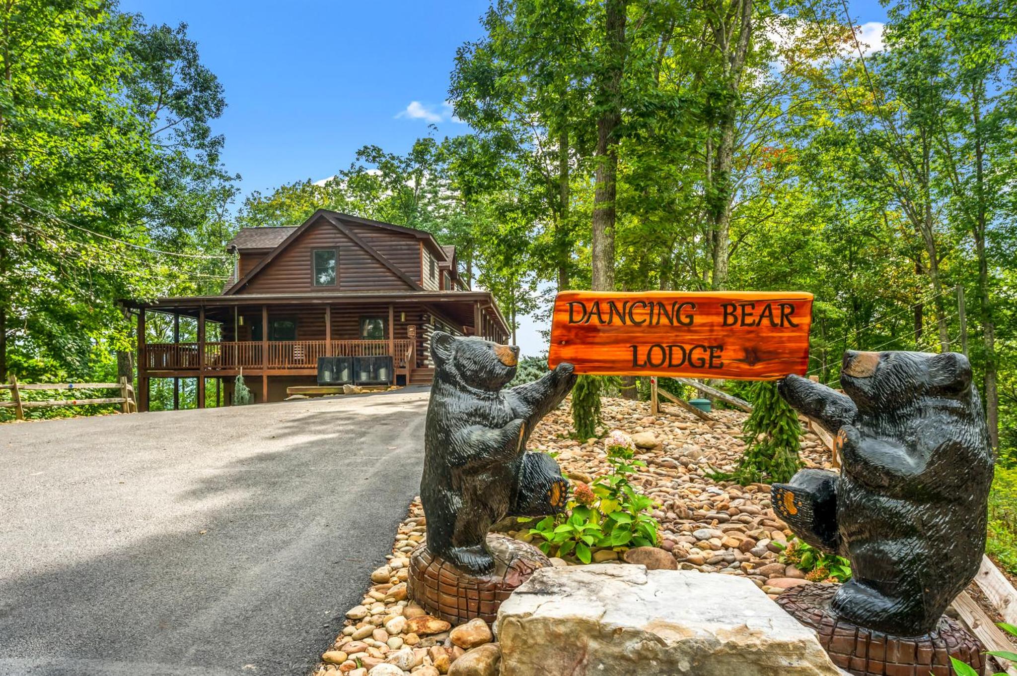 Dancing Bear Lodge by Stony Brook Cabins in Gatlinburg, US