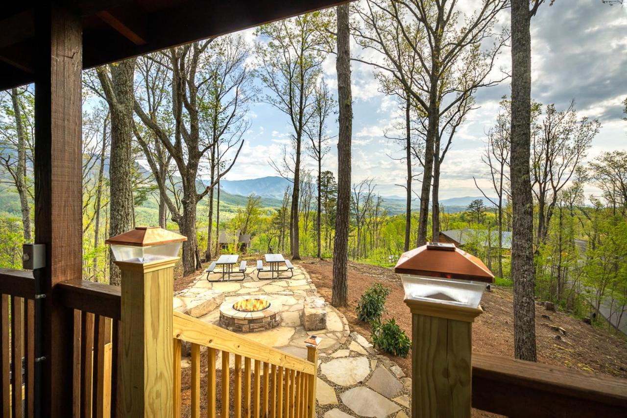Dancing Bear Lodge by Stony Brook Cabins view 3