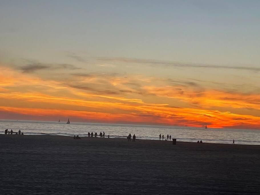 12B Nightly Famous Tourist Beach