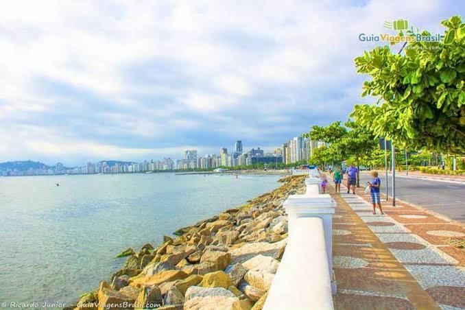Kitnet simples na Ponta da Praia ,Santos, uma quadra da praia, proximo ao aquário