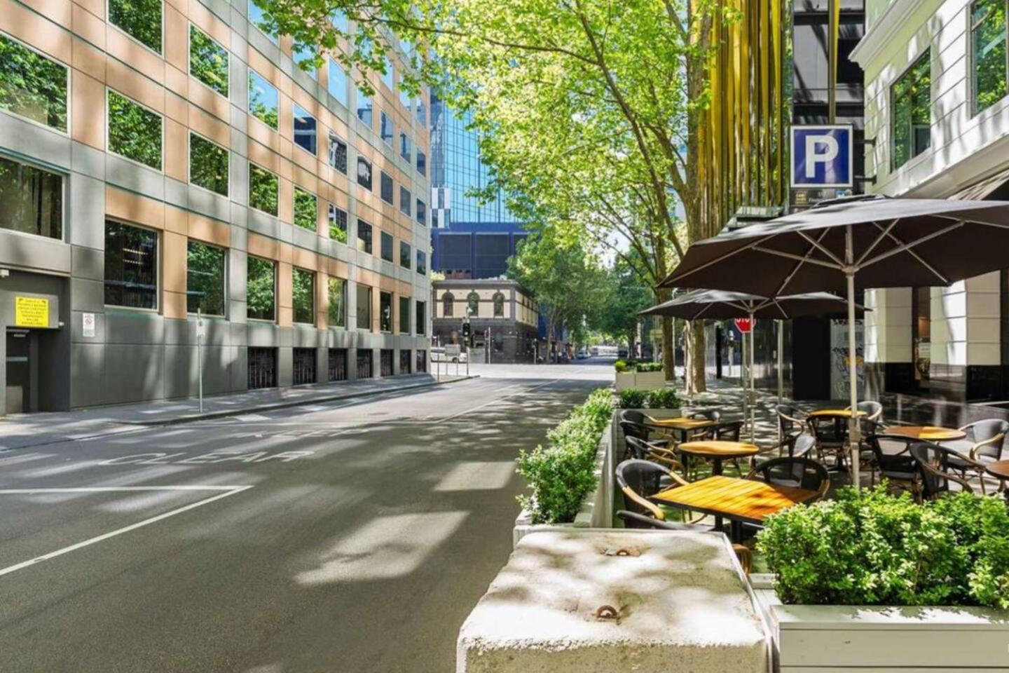 VAQUAY Monet In Melbourne CBD